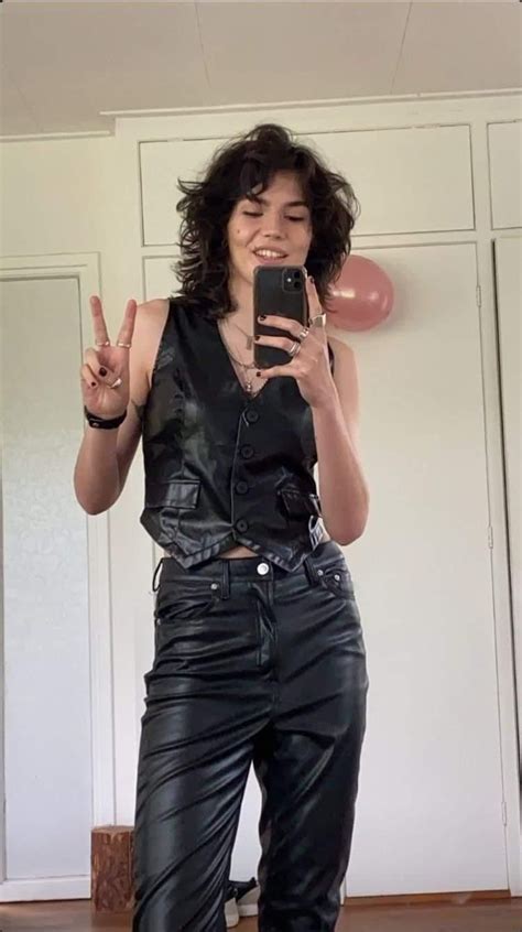 lesbische outfits|This Instagram Account Spotlights Queer Women's Fashion.